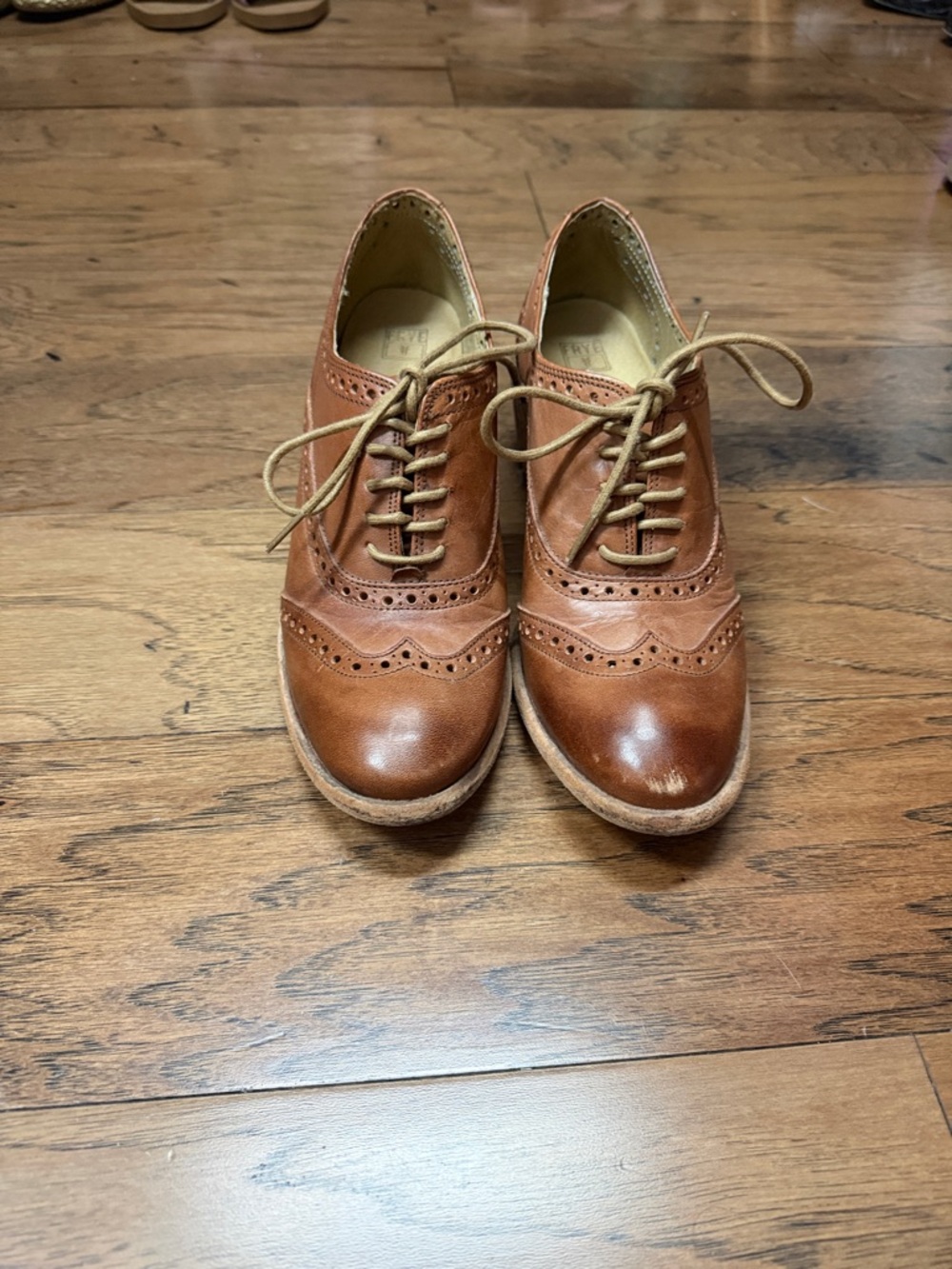 Frye Women's Tan Leather Wingtip Oxfords Shoes
